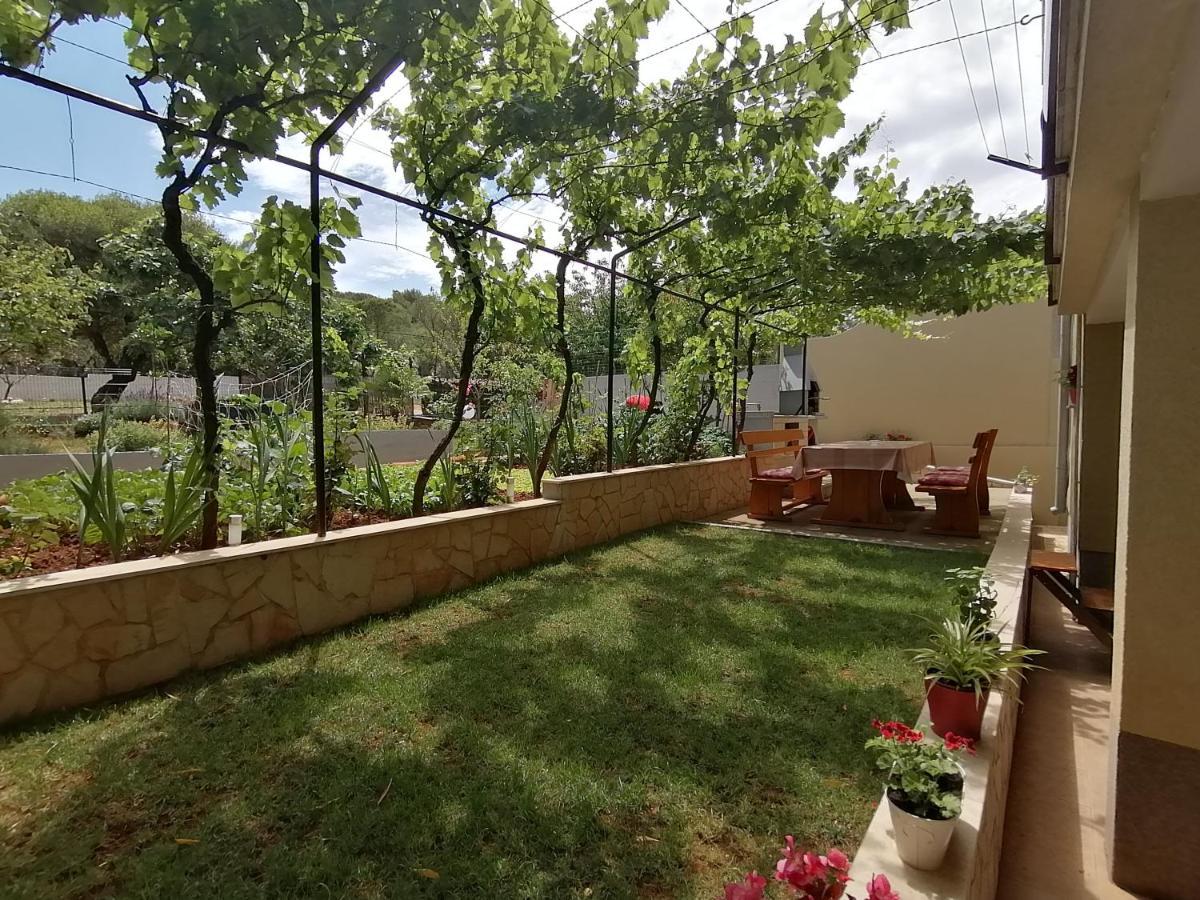 Apartment Oliva Pula Exterior photo