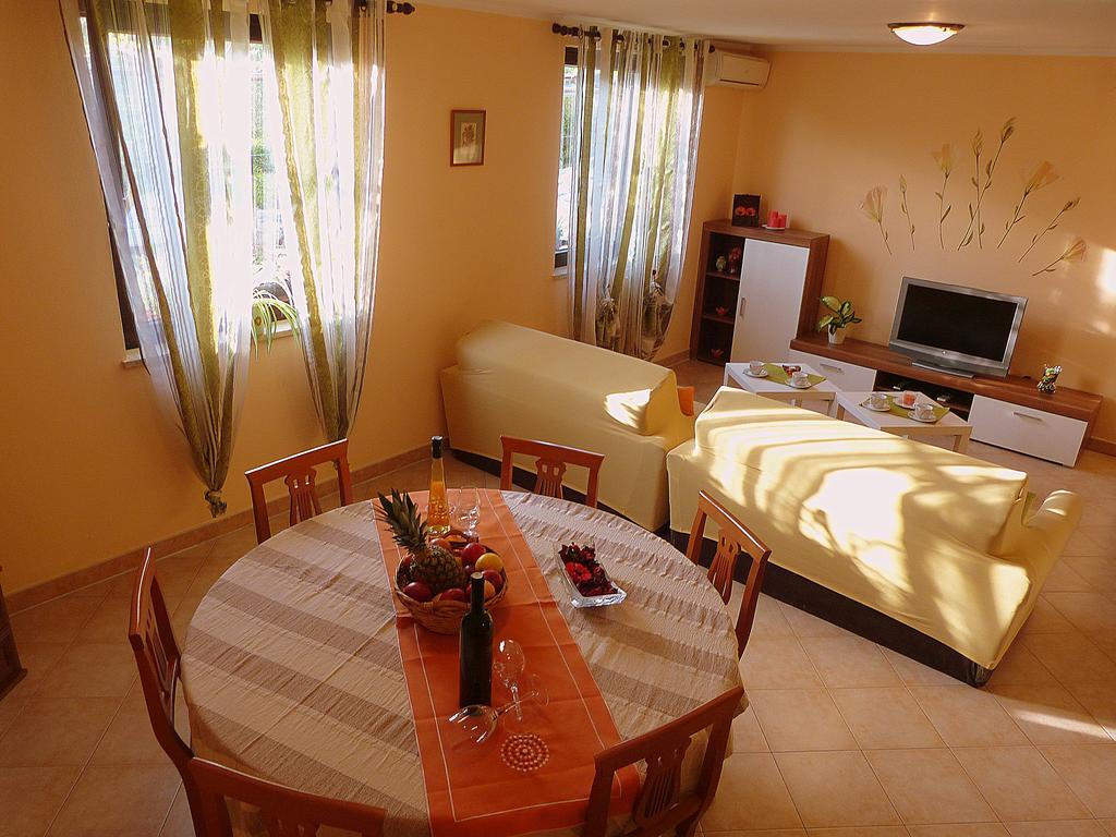 Apartment Oliva Pula Exterior photo